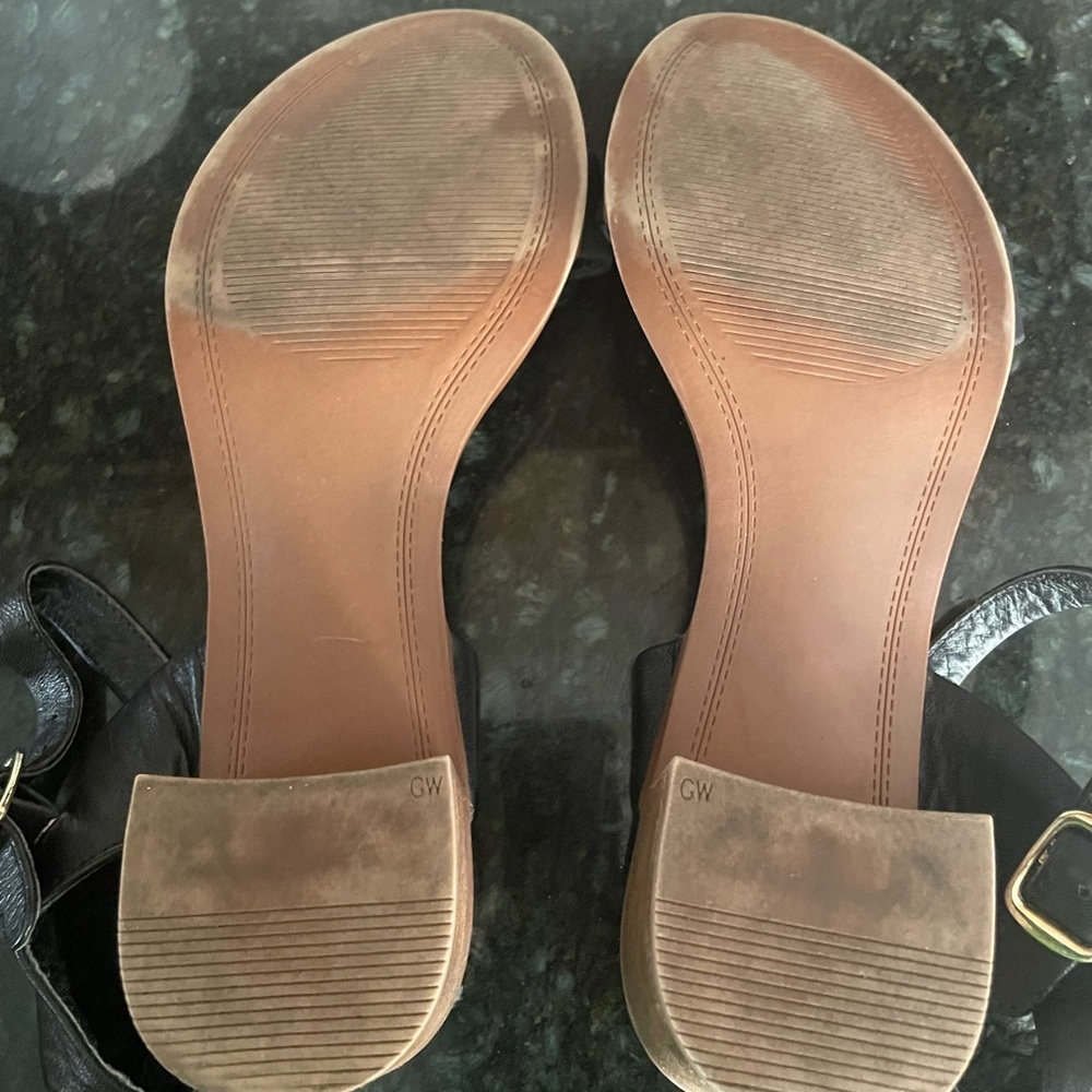 Steve Madden Black Sandals Sleek and Stylish - Picture 4 of 6